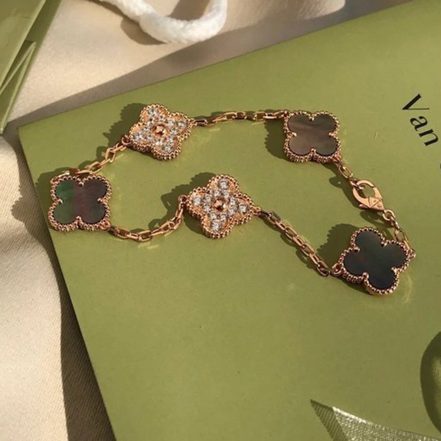 [Glow]New  CLOVER 5 MOTIF GRAY MOP BRACELET COLLECTION