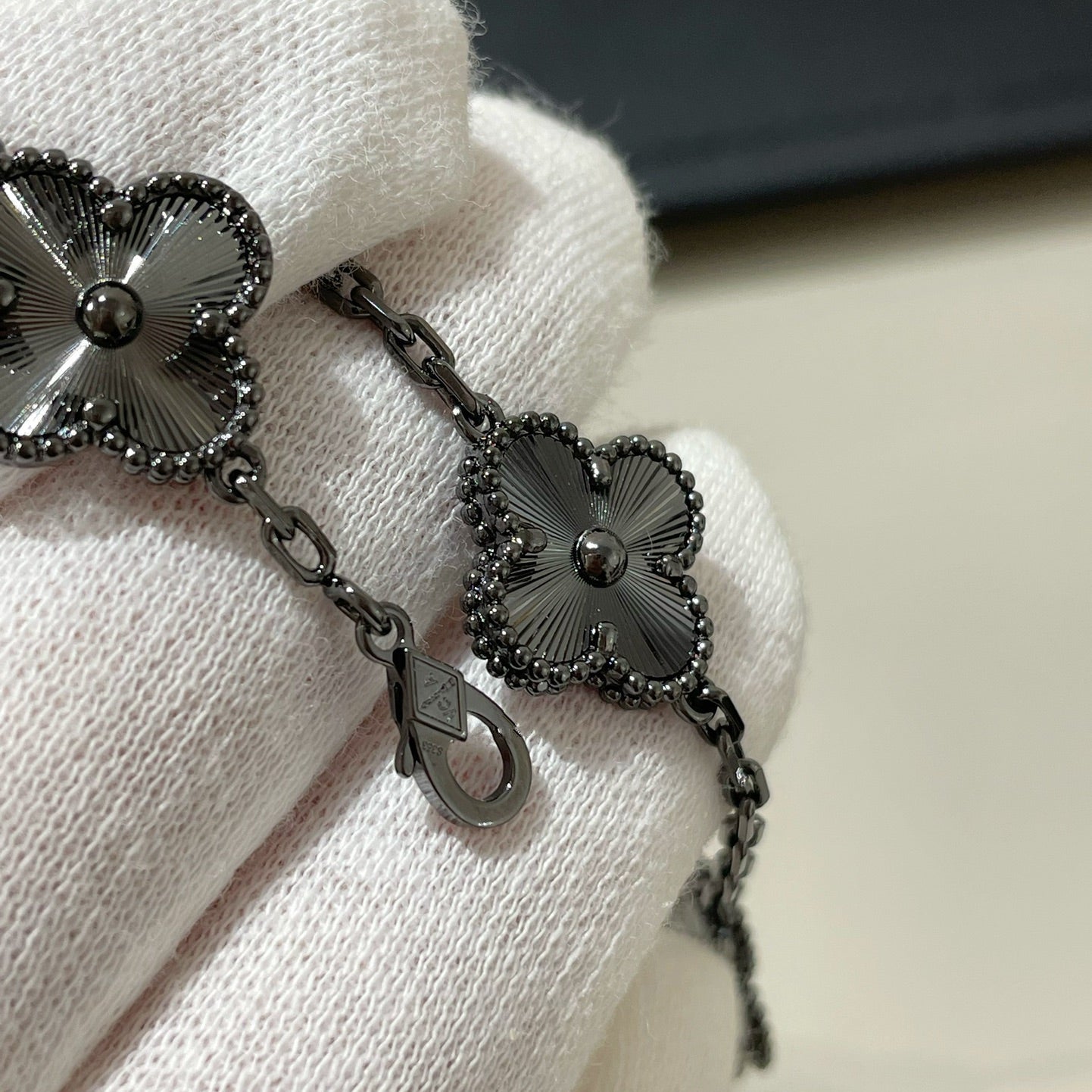 [Glow]New CLOVER 5 MOTIF BLACK BRACELET