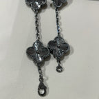 [Glow Jewelry]CLOVER 5 MOTIF BLACK BRACELET