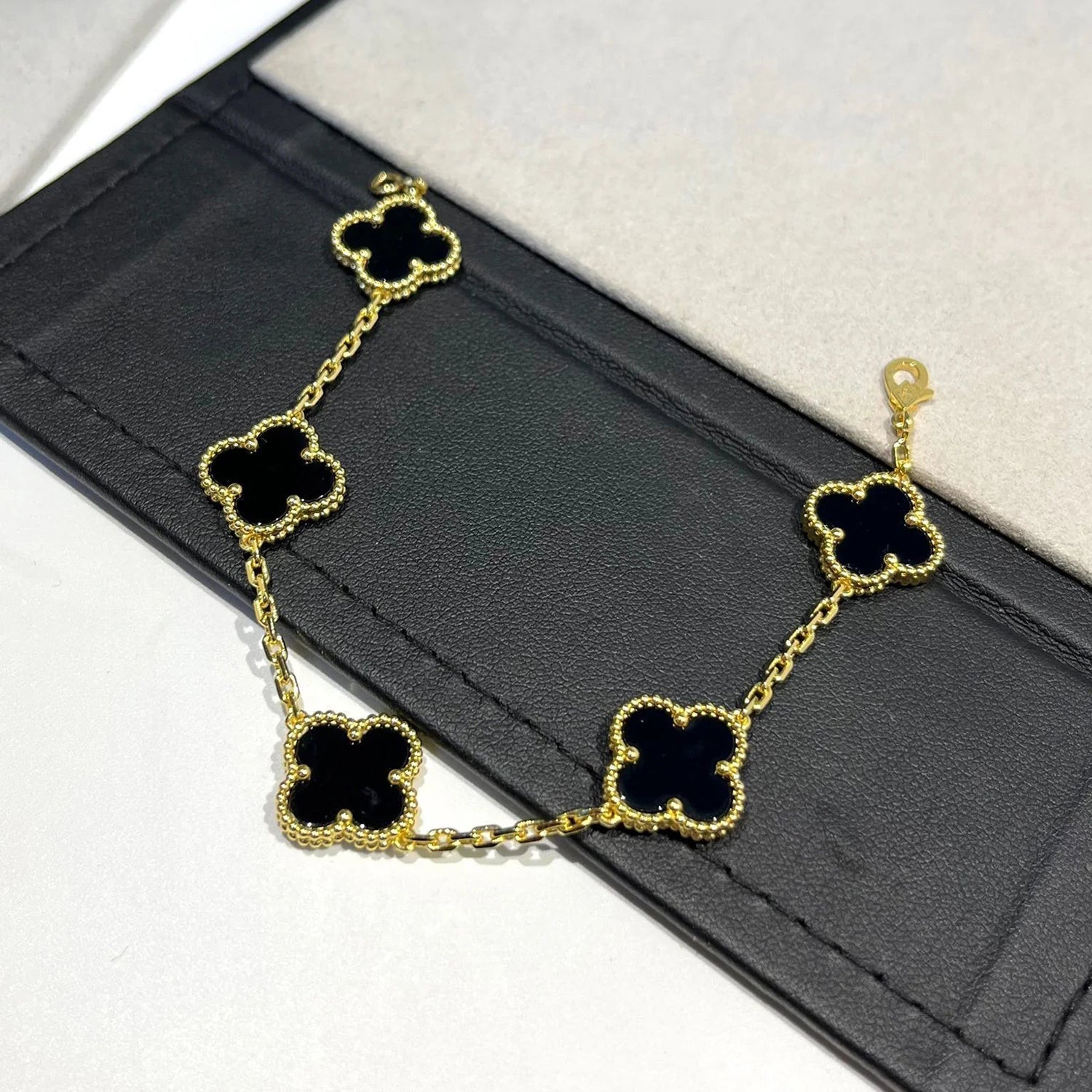 [Glow Jewelry] CLOVER 5 MOTIF ONYXS BRACELET COLLECTION