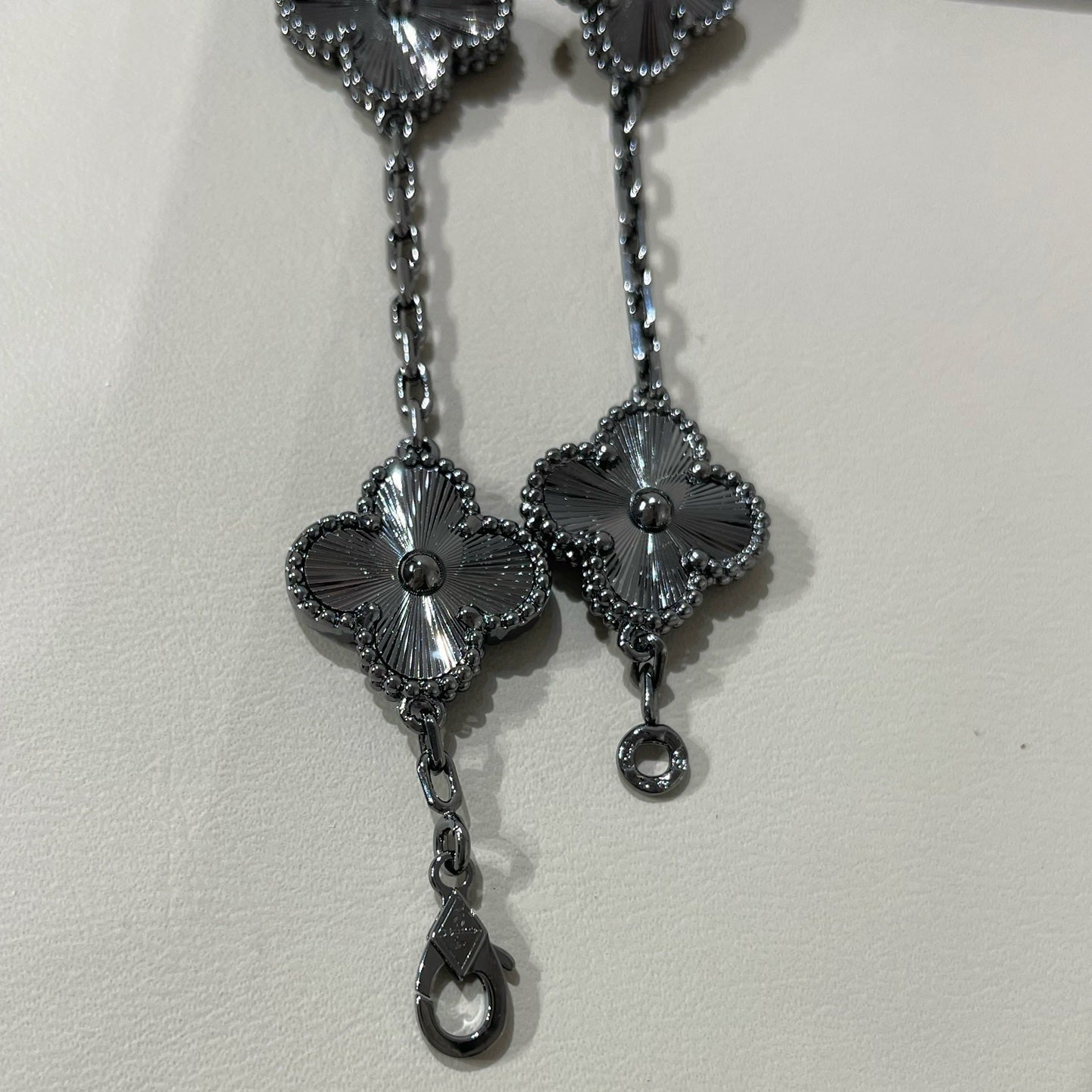[Glow]New CLOVER 5 MOTIF BLACK BRACELET