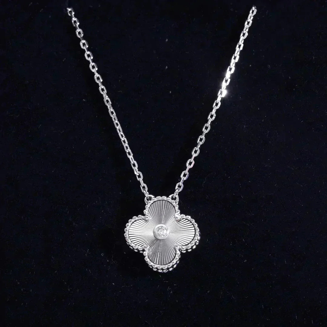 GlowCLOVER  15MM DIAMOND LASER NECKLACE SILVER