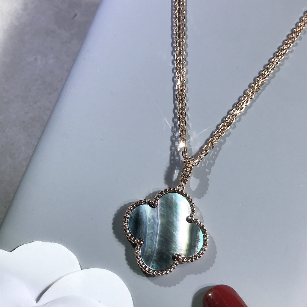 ¡®Glow¡¯CLOVER 25MM GOLD DARK MOP BIG CLOVER NECKLACE