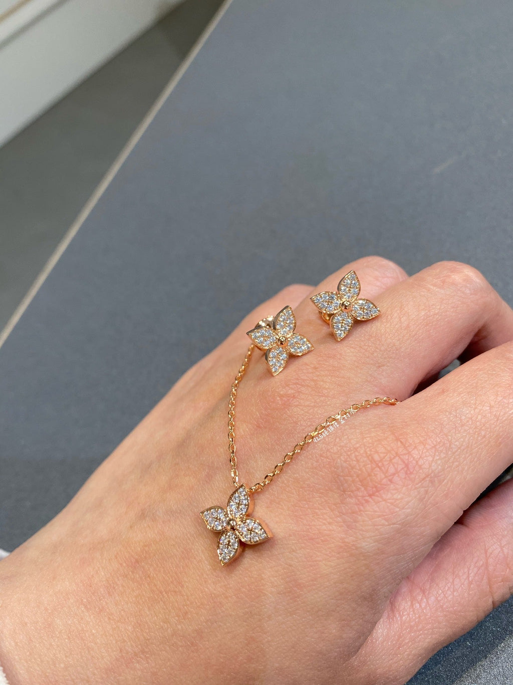 GlowSTAR DIAMOND NECKALCE