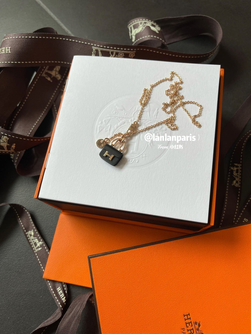 GlowCONSTANCE BLACK PEDANT PINK GOLD NECKLACE