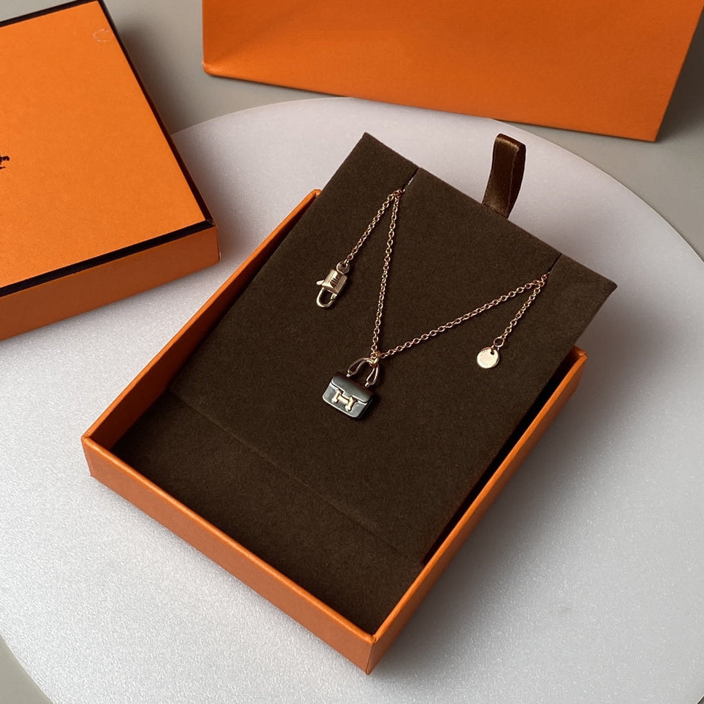 GlowCONSTANCE BLACK PEDANT PINK GOLD NECKLACE