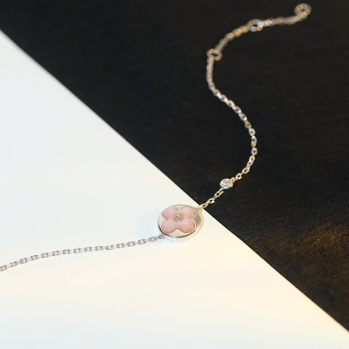 GlowSUN MOTIF PINK MOP SILVER BRACELET