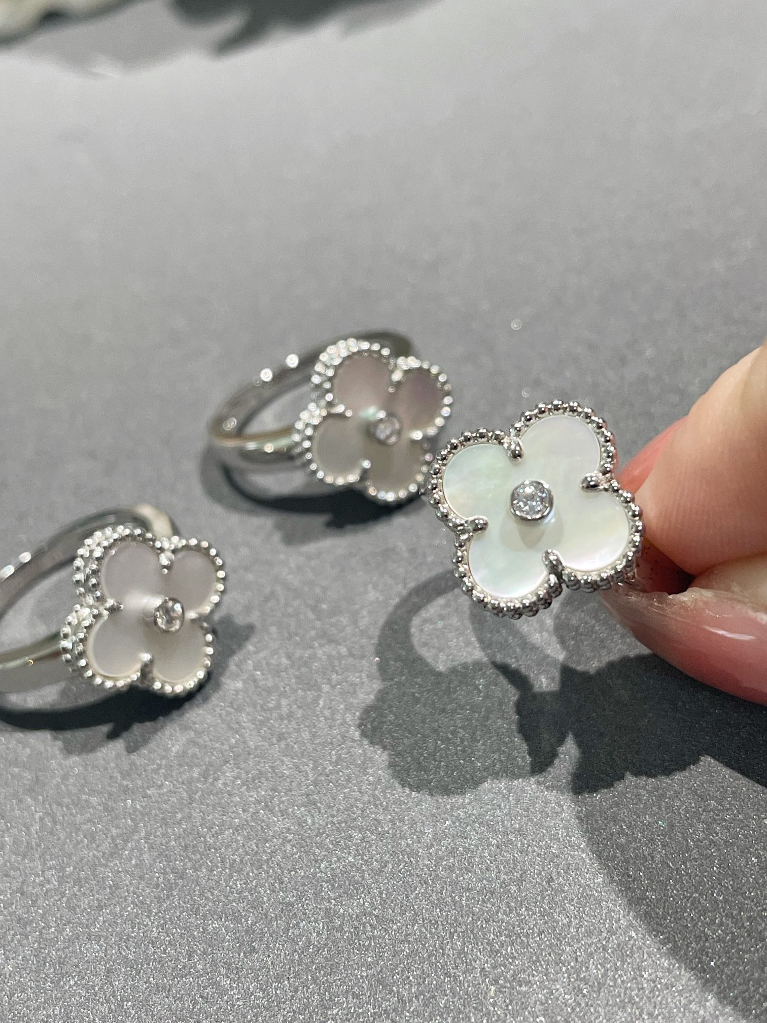 ¡®Glow¡¯CLOVER SILVER MOP DIAMOND RING