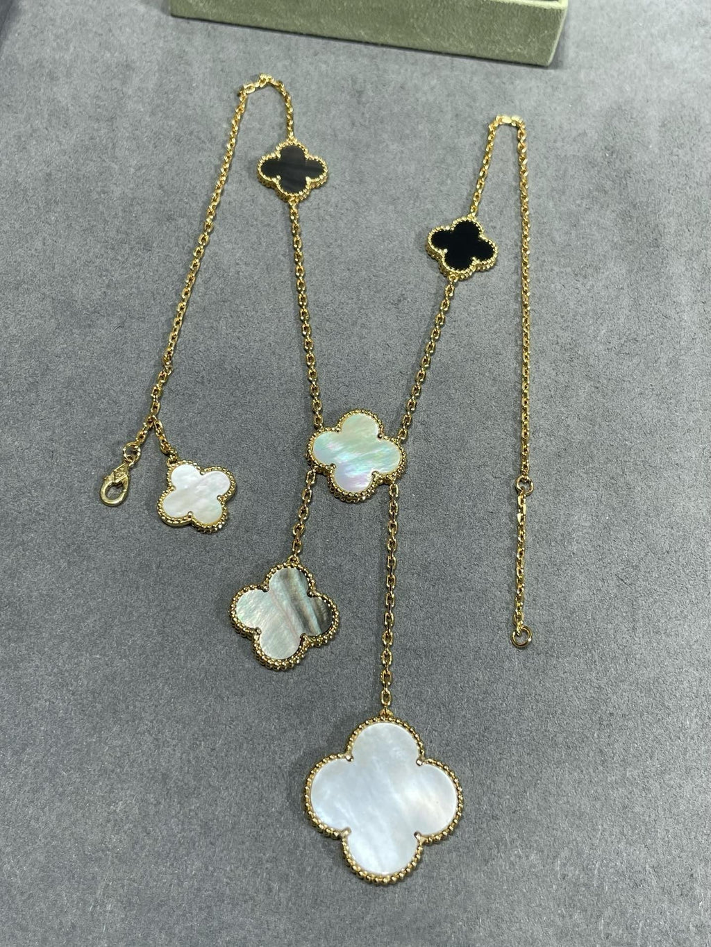 ¡®Glow¡¯CLOVER 6 MOTIF MOP ONYX GOLD NECKLACE