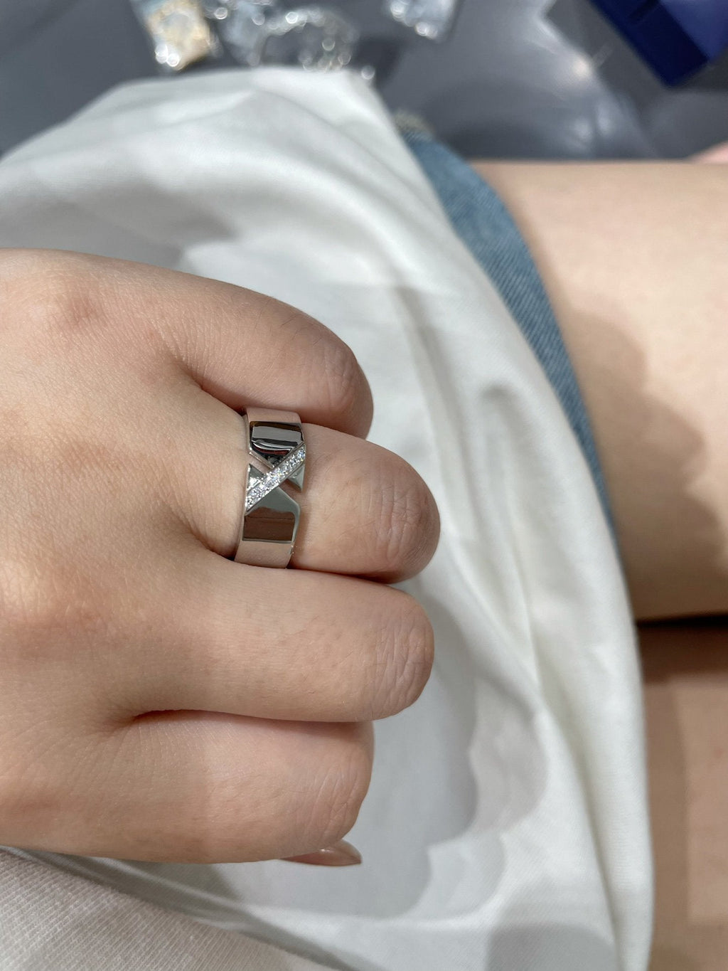 GlowLIENS EVIDENCE DIAOMOND RING