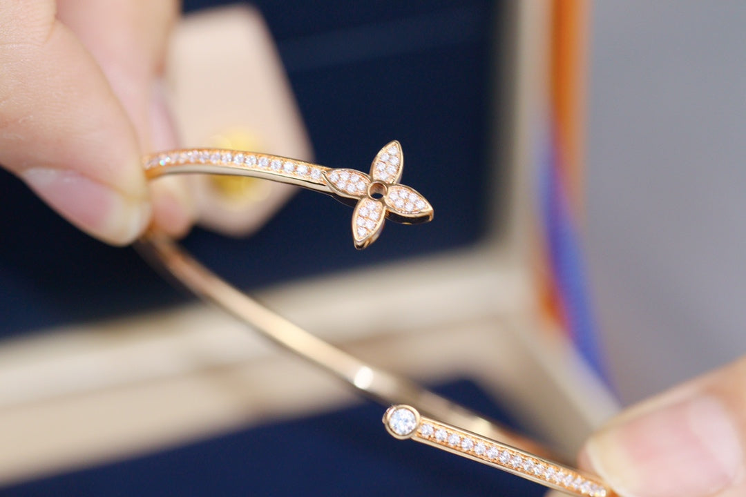 GlowIDYLLE PINK GOLD OPEN BRACELET DIAMOND PAVED