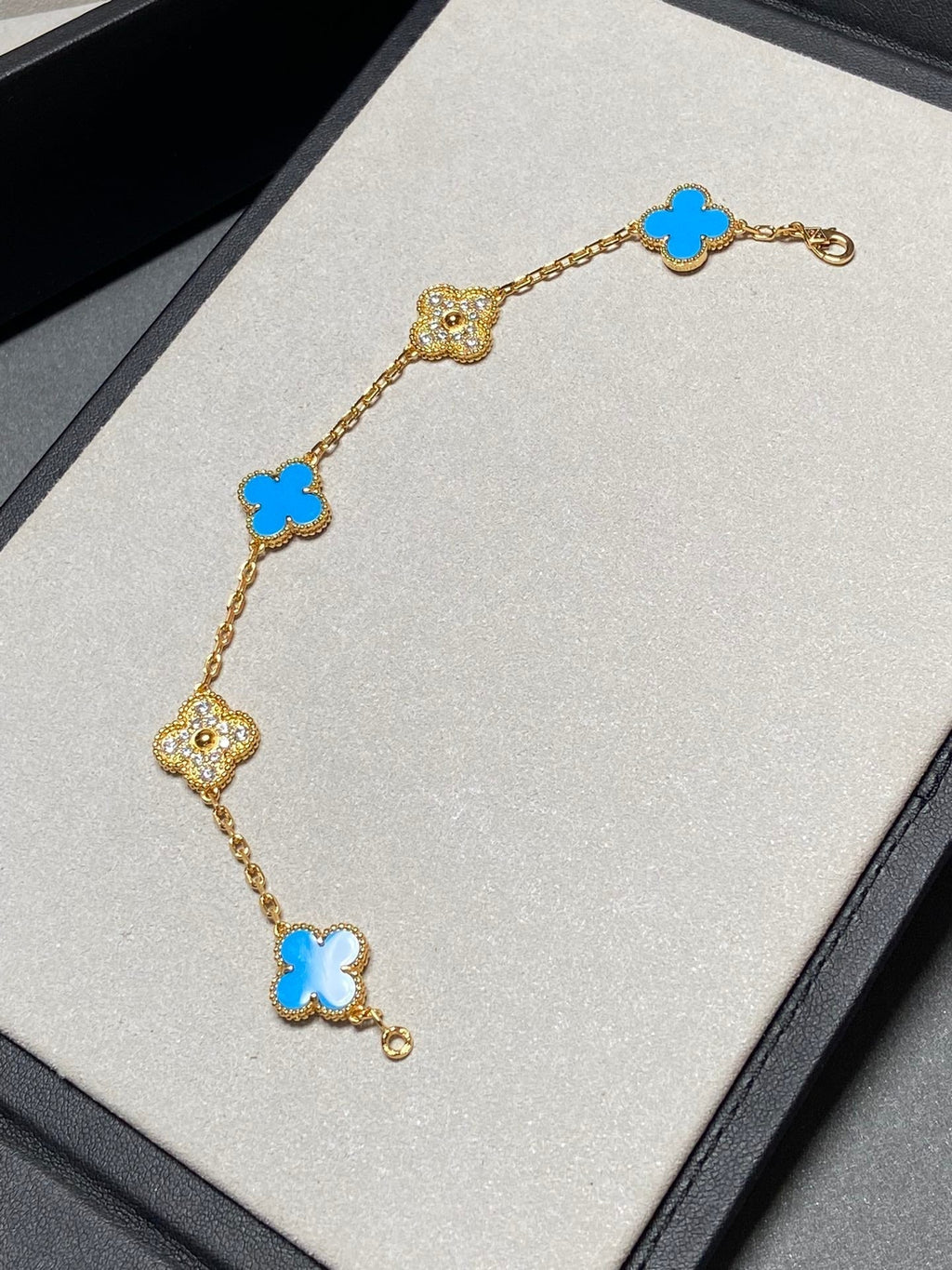 GlowCLOVER 5 MOTIF BLUE CHALCEDONY DIAMOND GOLD BRACELET