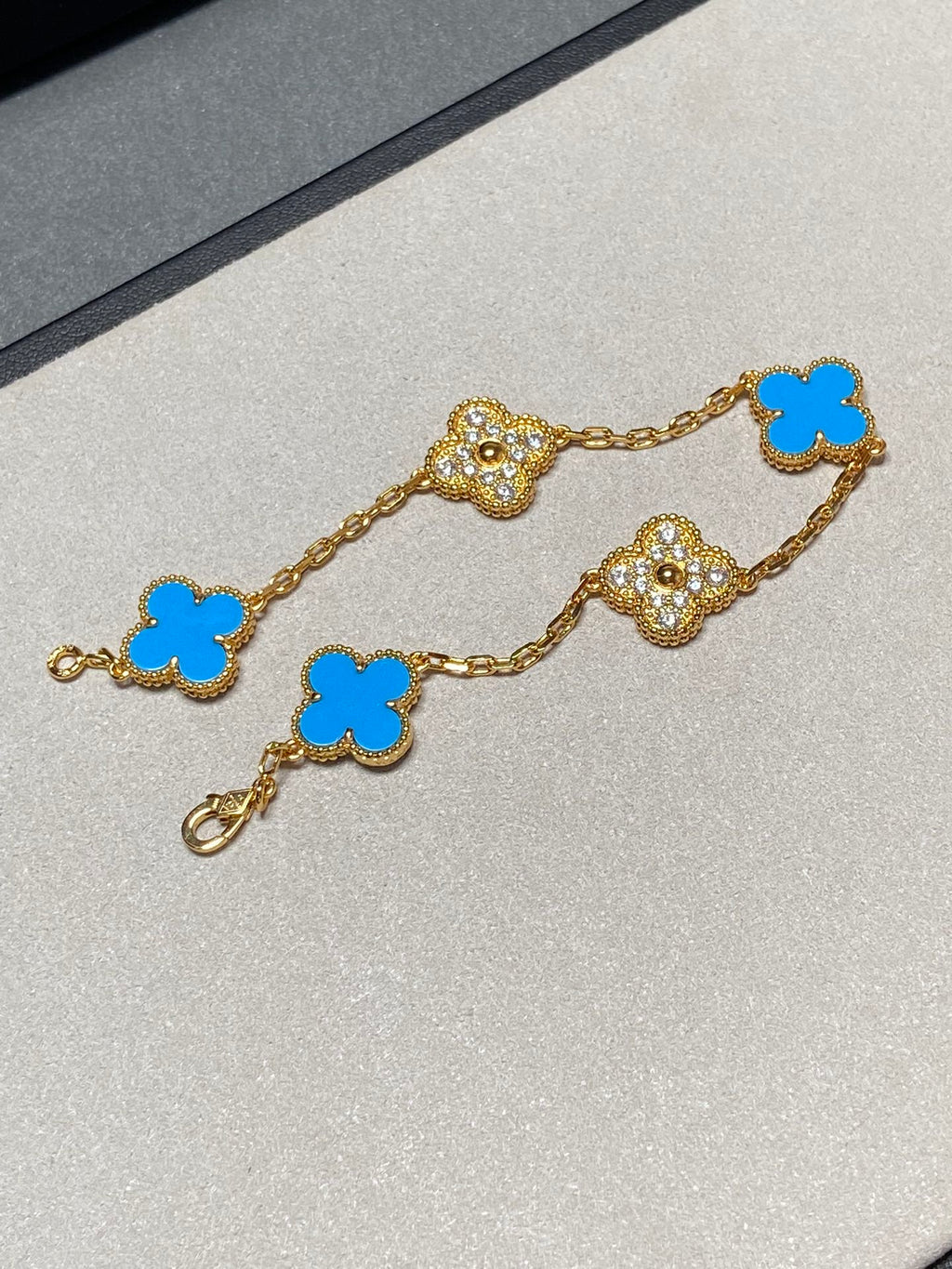GlowCLOVER 5 MOTIF BLUE CHALCEDONY DIAMOND GOLD BRACELET