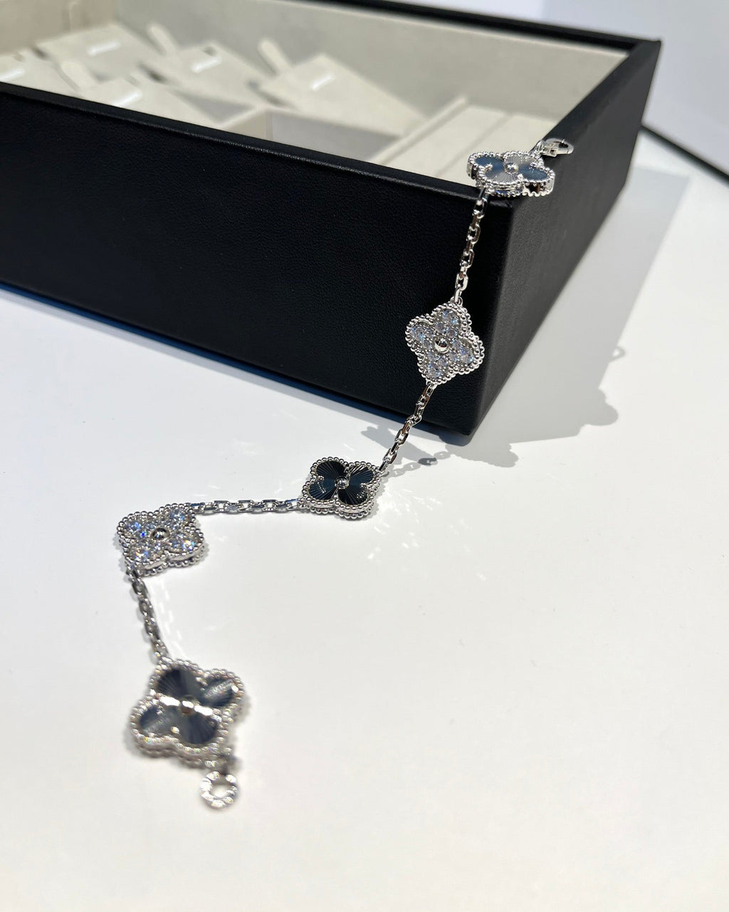 [Glow Jewelry] CLOVER 5 MOTIF LASER BRACELET COLLECTION