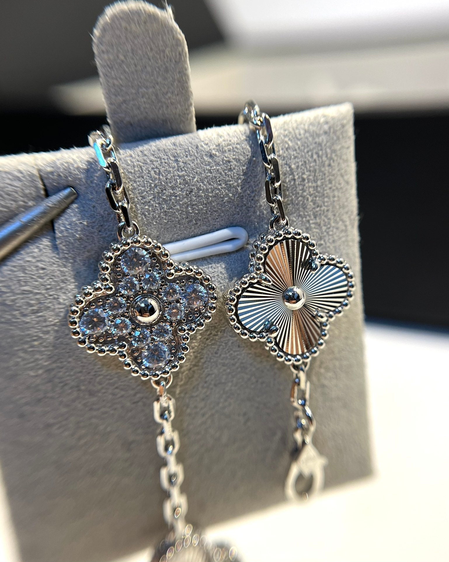 [Glow]New  CLOVER 5 MOTIF LASER BRACELET COLLECTION