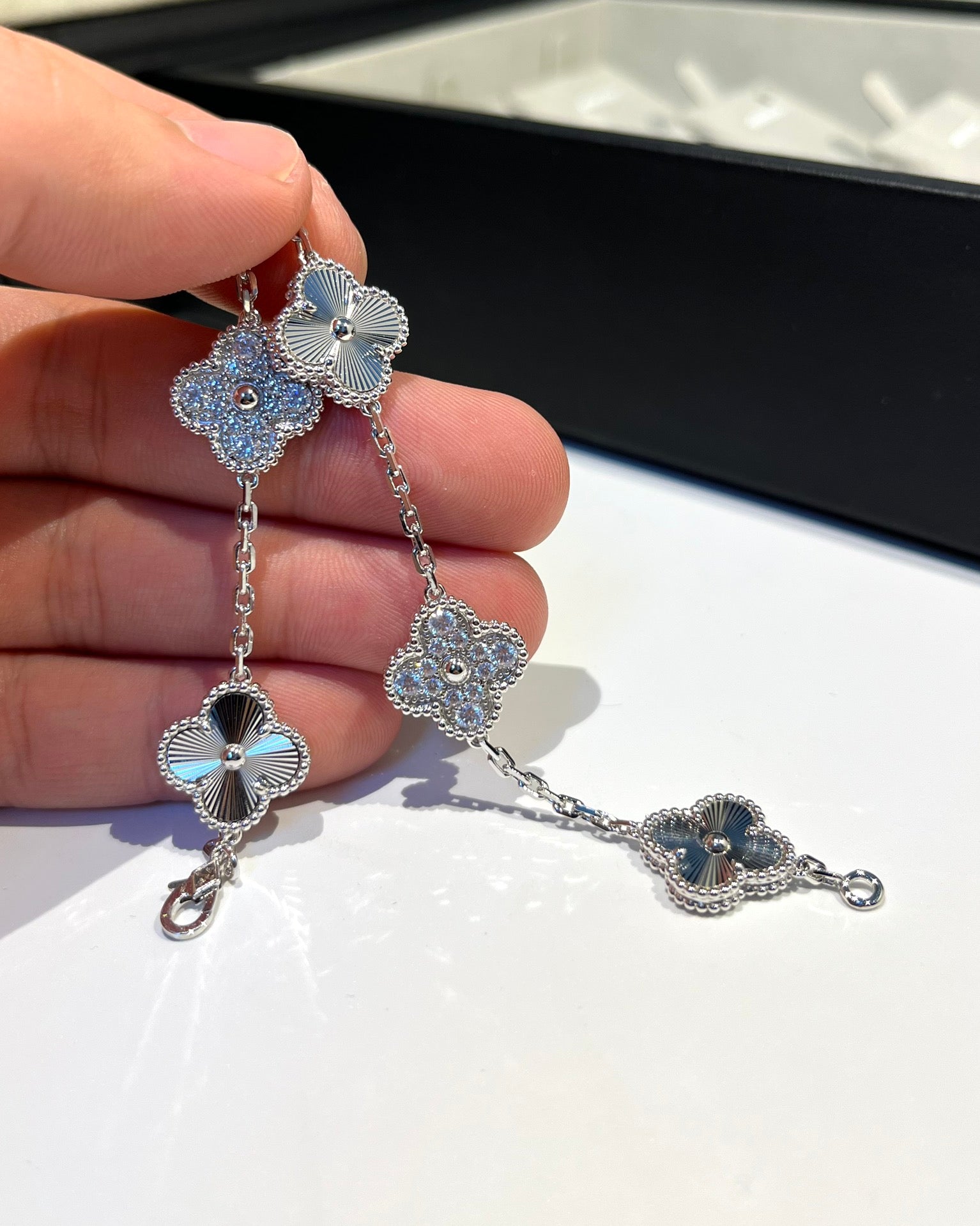 [Glow Jewelry] CLOVER 5 MOTIF LASER BRACELET COLLECTION