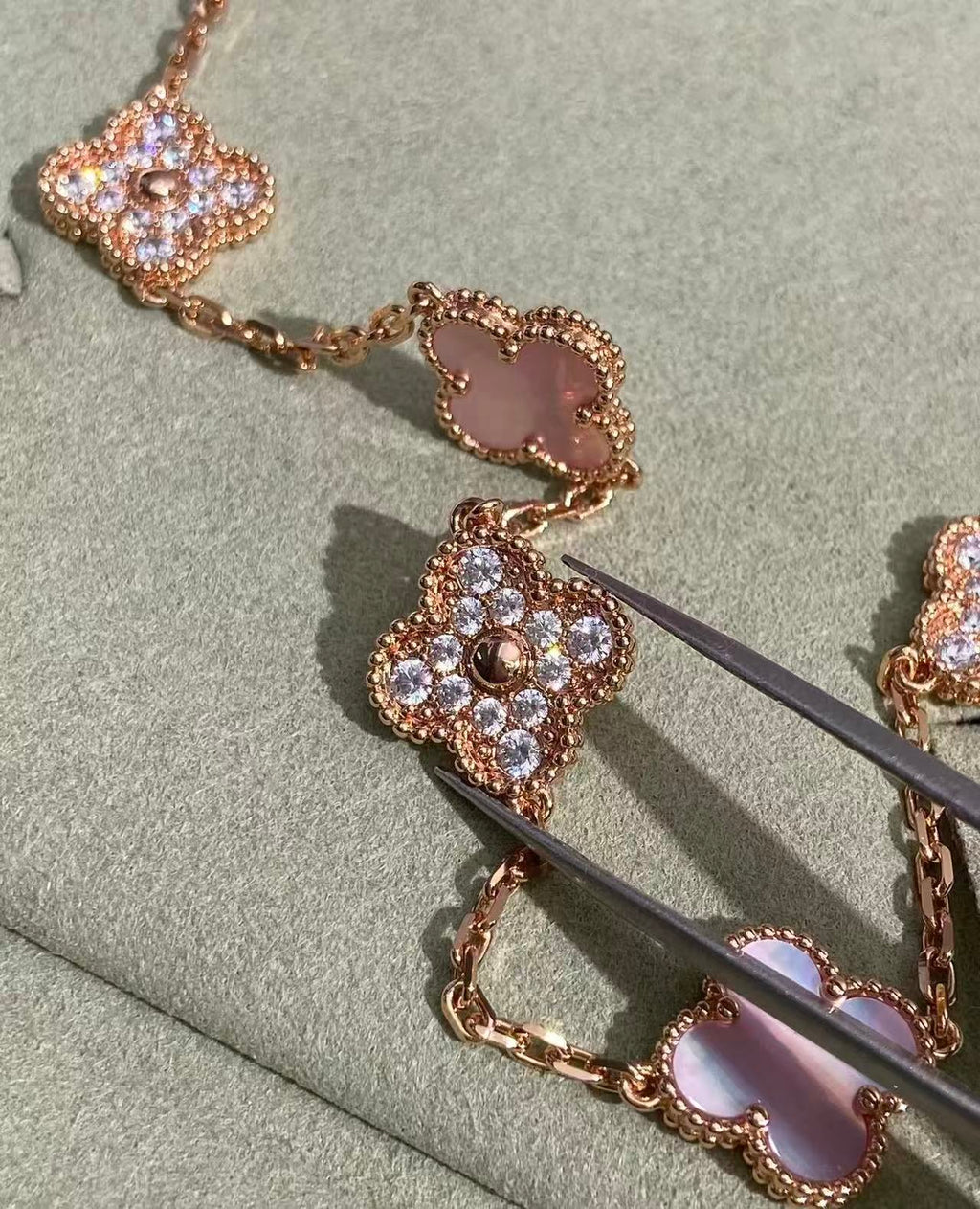 ¡®Glow¡¯CLOVER 10 MOTIFS TIGER EYE NECKLACE pink
