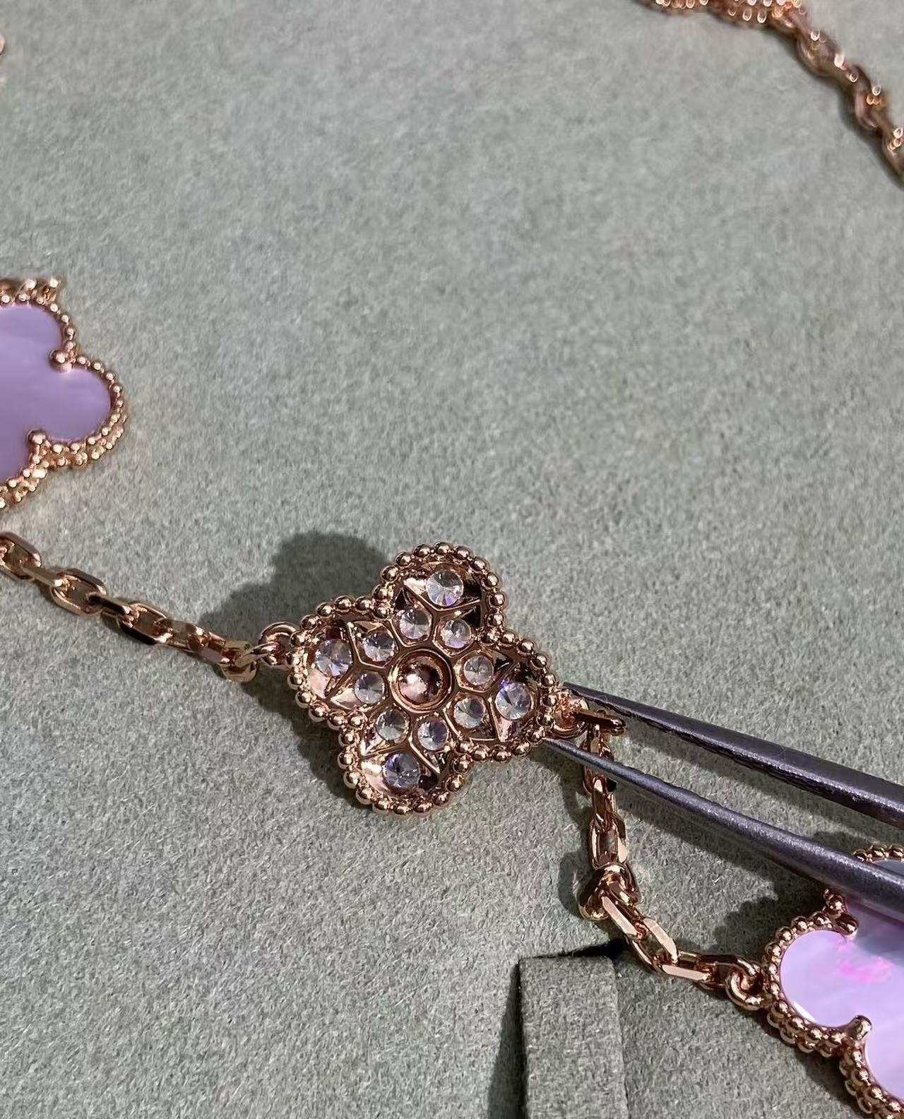 ¡®Glow¡¯CLOVER 10 MOTIFS TIGER EYE NECKLACE pink