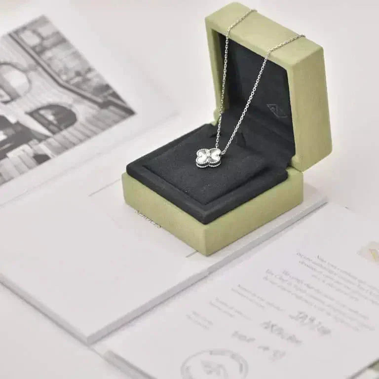 GlowCLOVER  15MM DIAMOND LASER NECKLACE SILVER