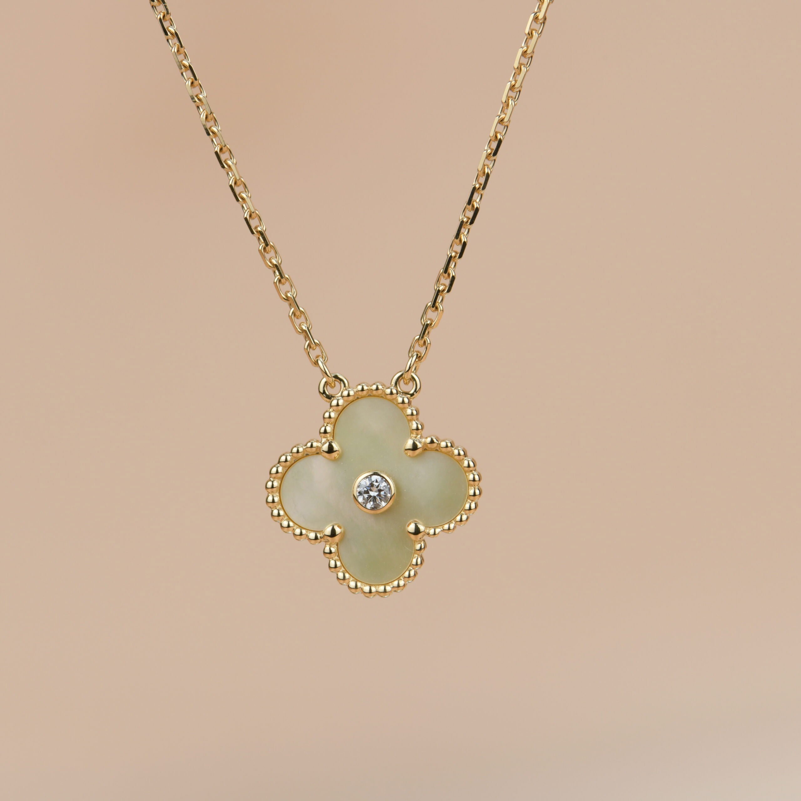 GlowCLOVER 15MM DIAMOND GOLD MOTHER OF PEARL NECKLACE