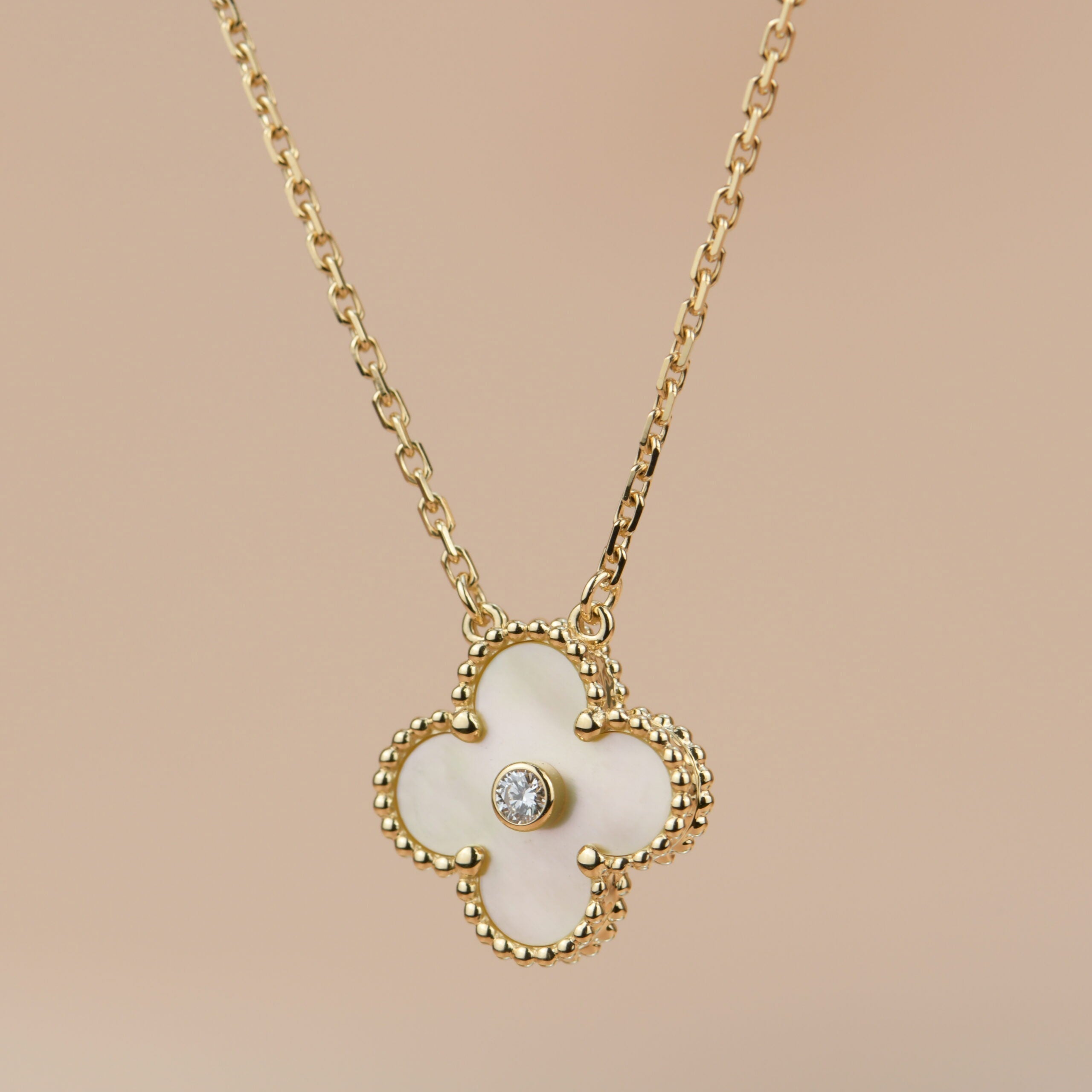 GlowCLOVER 15MM DIAMOND GOLD MOTHER OF PEARL NECKLACE