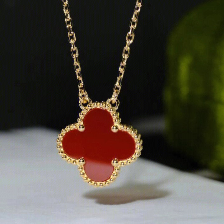 GlowCLOVER 15MM CARNELIAN SINGLE FLOWER NECKLACE