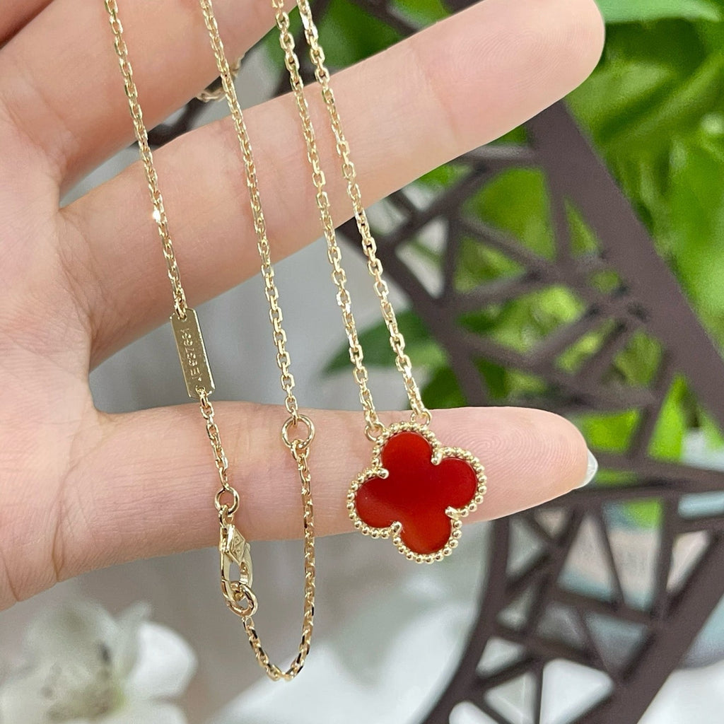 GlowCLOVER 15MM CARNELIAN SINGLE FLOWER NECKLACE