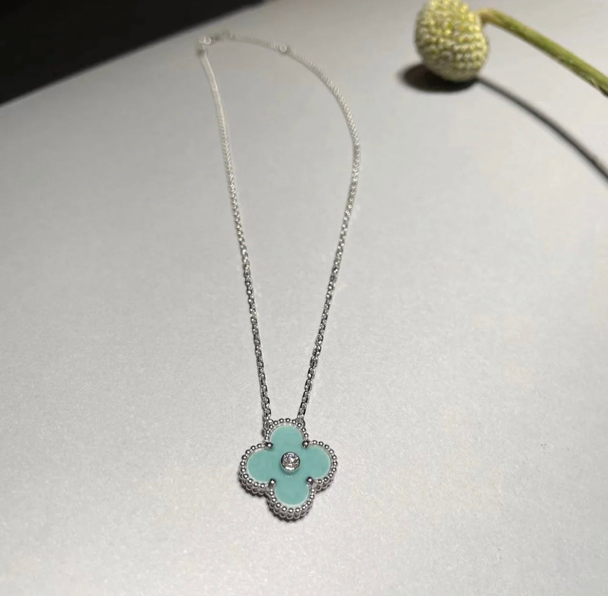 GlowCLOVER 1 DIAMOND LIGHT BLUE SILVER NECKLACE