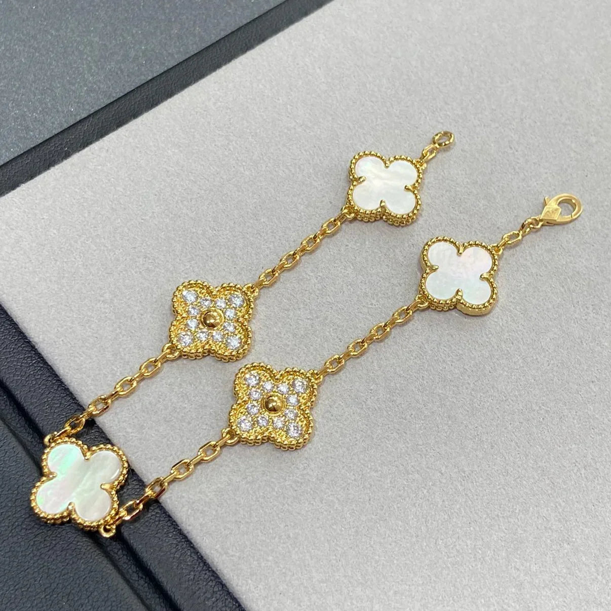 [Glow]New CLOVER WHITE PEARL MOP 5 MOTIF BRACELET COLLECTION