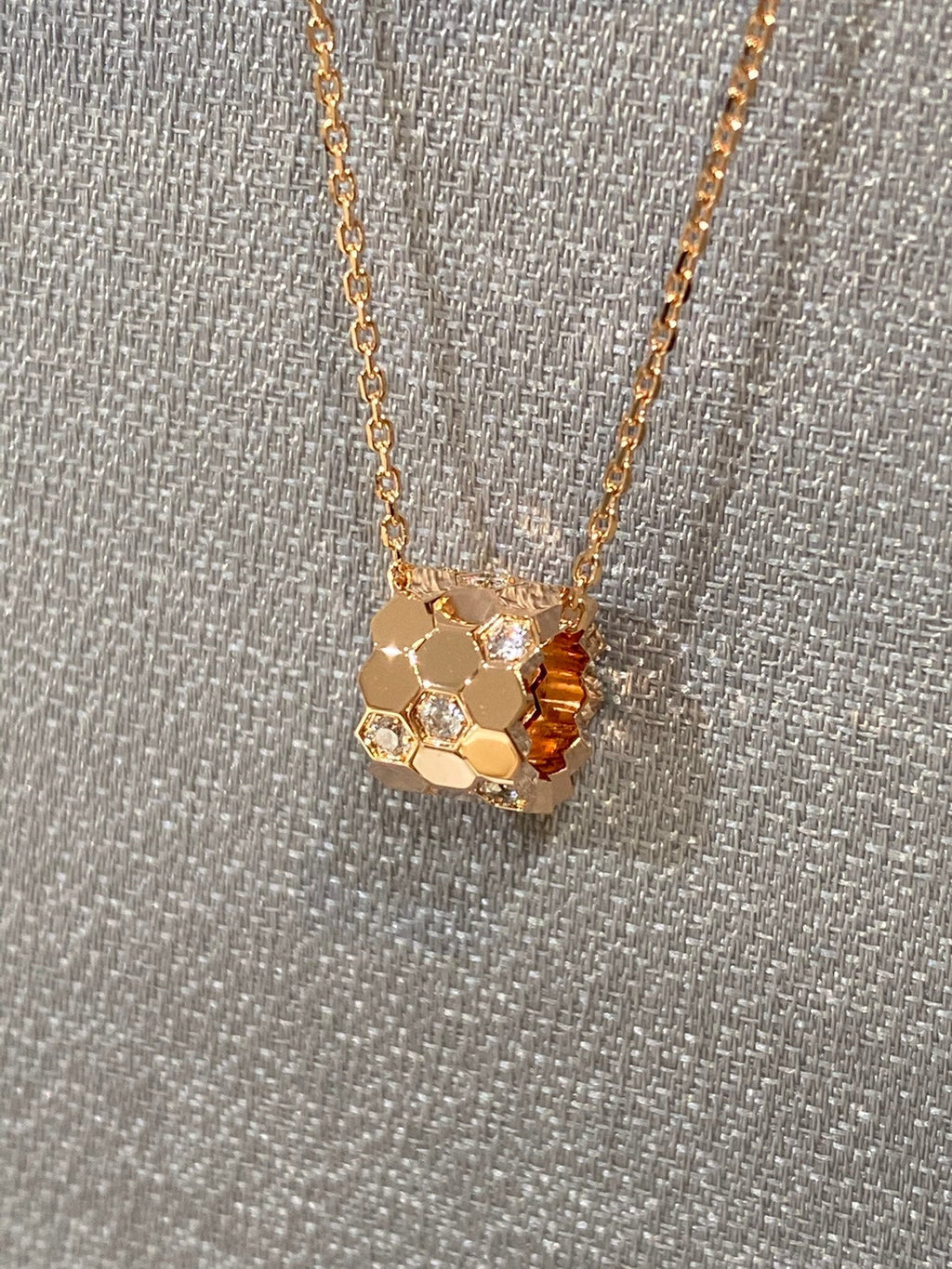 GlowBEE LOVE DIAMOND NECKLACE