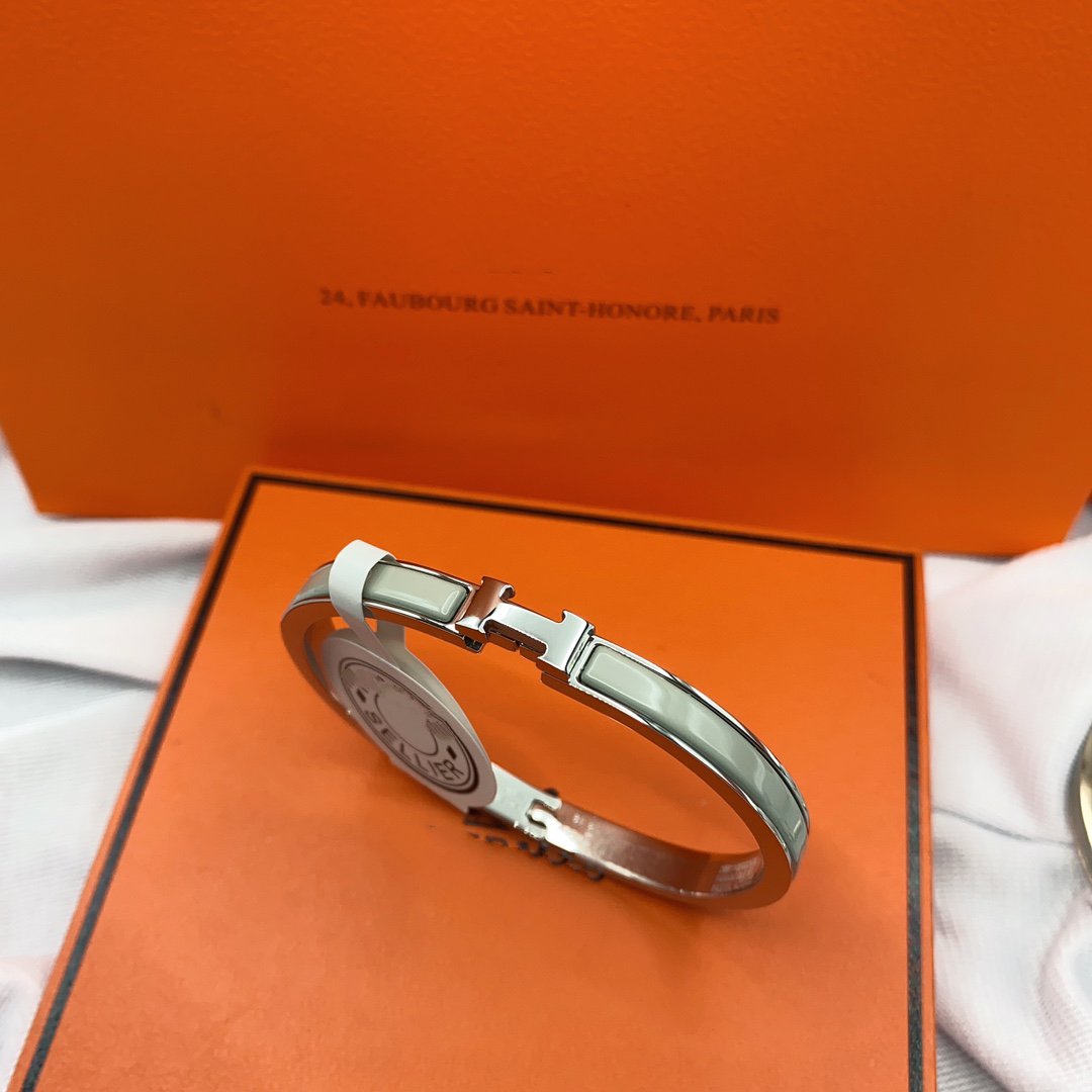 GlowCLASSIC HM CLIC GREEN 8MM ENAMEL BRACELET