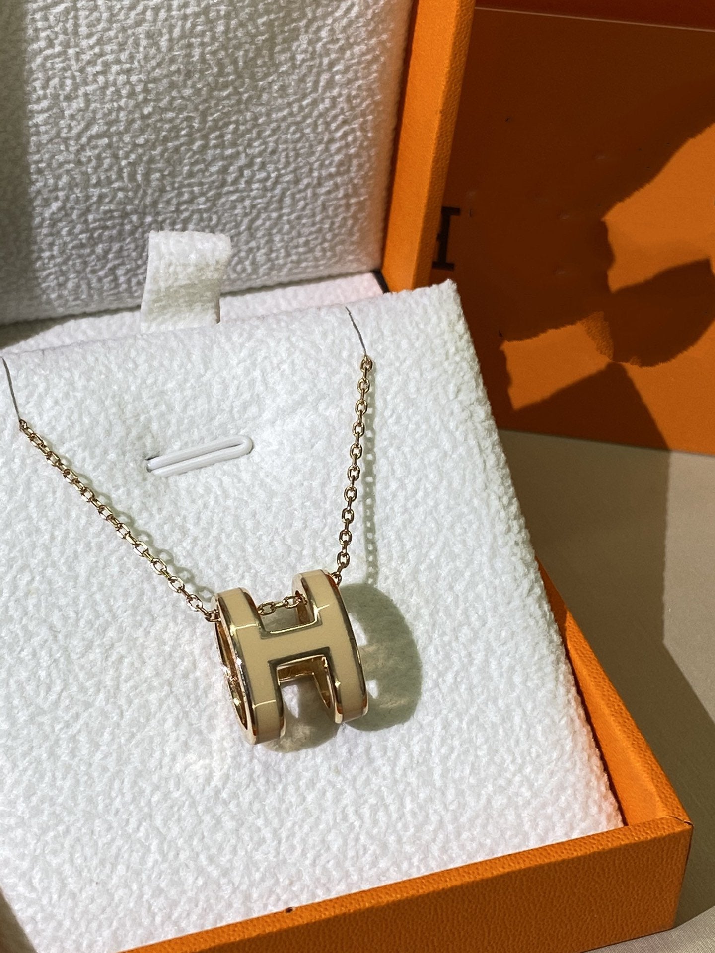 GlowHM CLIC YELLOW ENAMEL GOLD NECKLACE