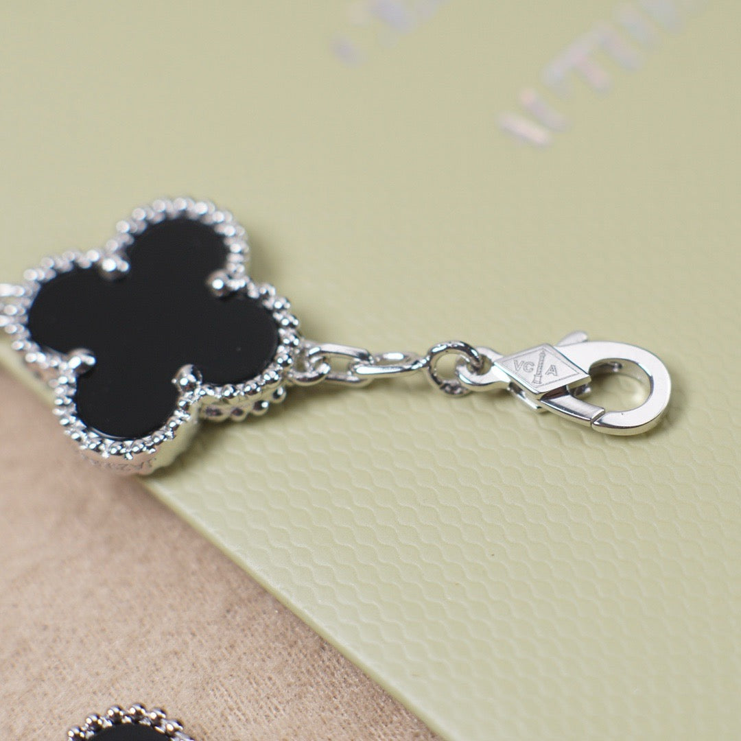 [Glow]New  CLOVER 5 MOTIF ONYXS BRACELET COLLECTION