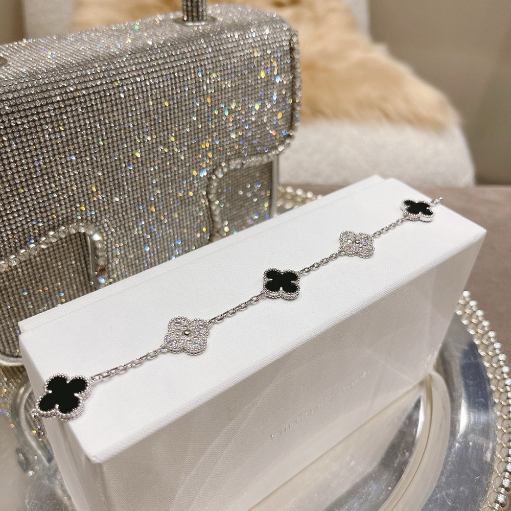 [Glow Jewelry] CLOVER 5 MOTIF ONYXS BRACELET COLLECTION