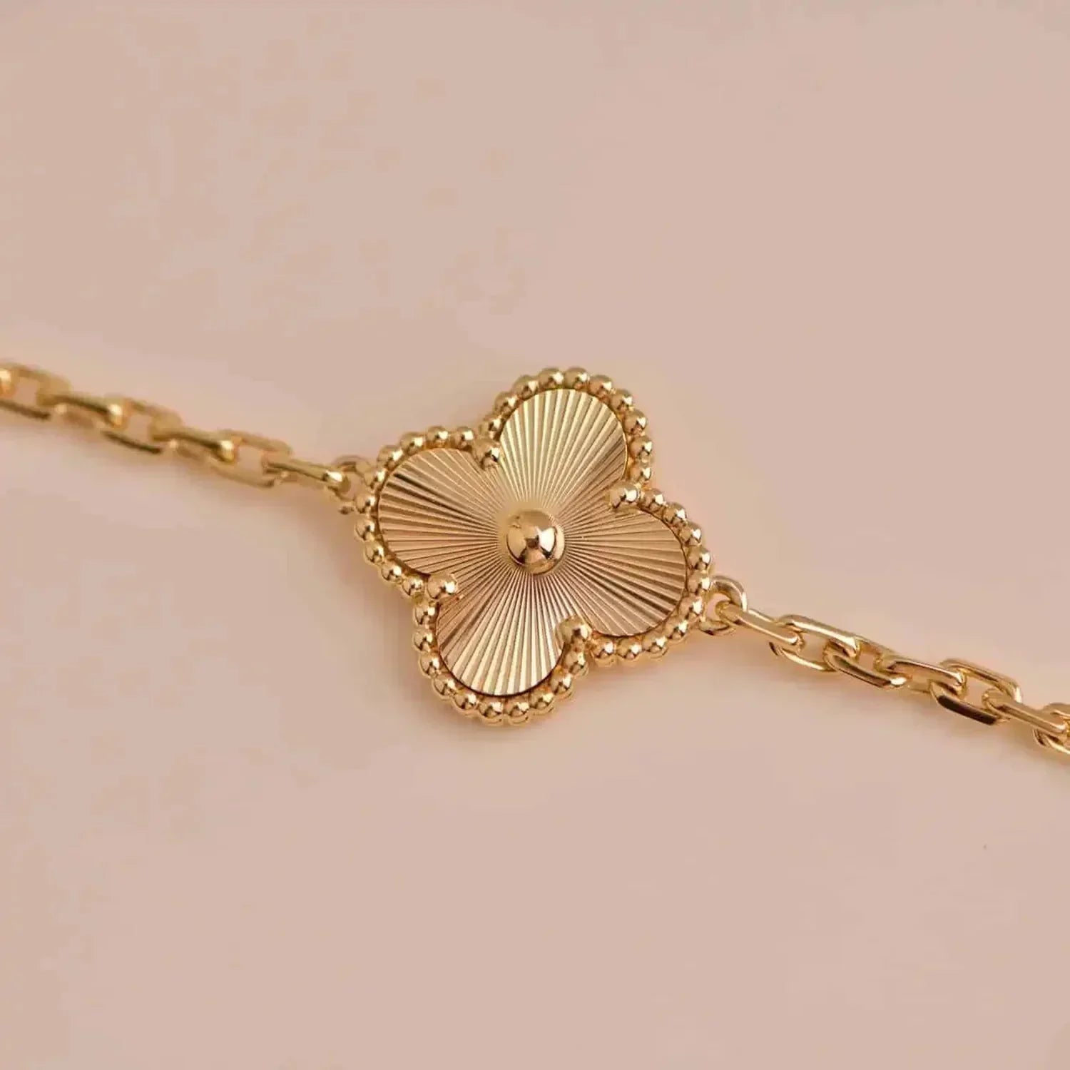 [Glow]New  CLOVER 5 MOTIF LASER BRACELET COLLECTION