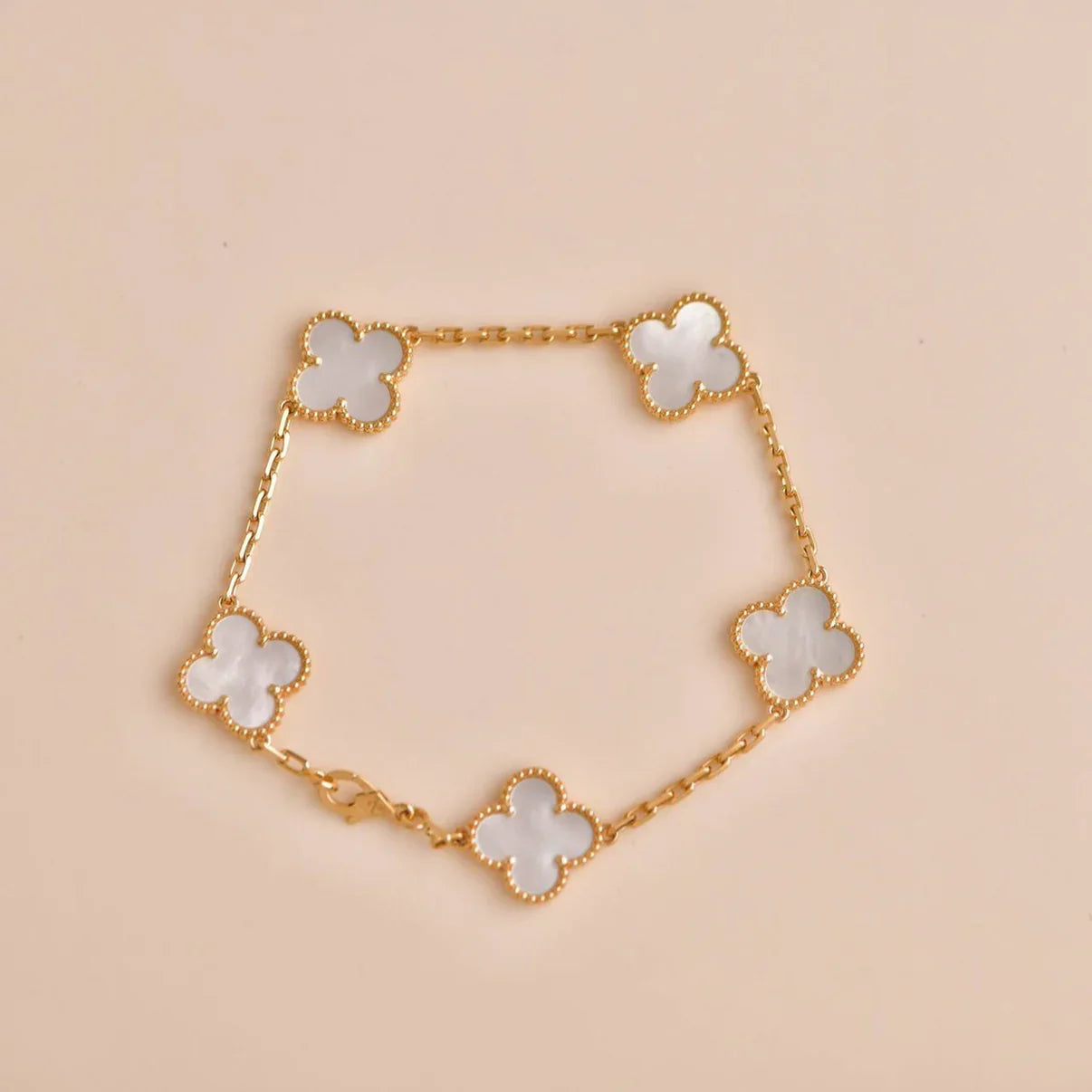 [Glow Jewelry]CLOVER WHITE PEARL MOP 5 MOTIF BRACELET COLLECTION