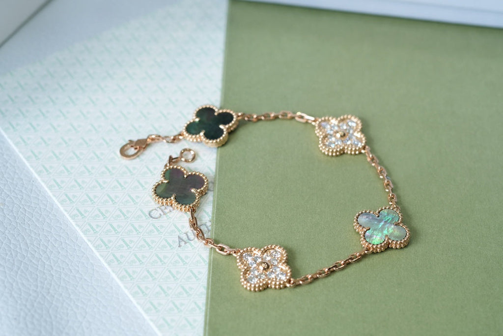 [Glow]New  CLOVER 5 MOTIF GRAY MOP BRACELET COLLECTION