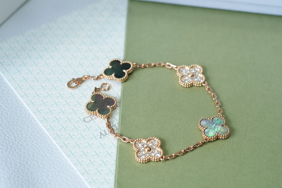 [Glow Jewelry] CLOVER 5 MOTIF GRAY MOP BRACELET COLLECTION