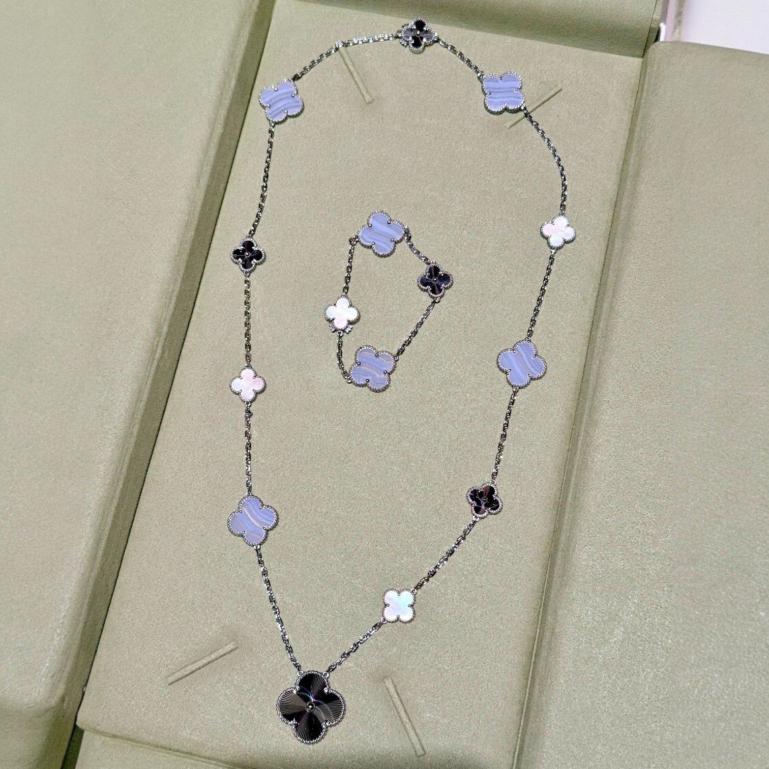 [Glow Jewelry]DETACHABLE CLOVER 15(11+4) FLOWER SILVER NECKLACE SET