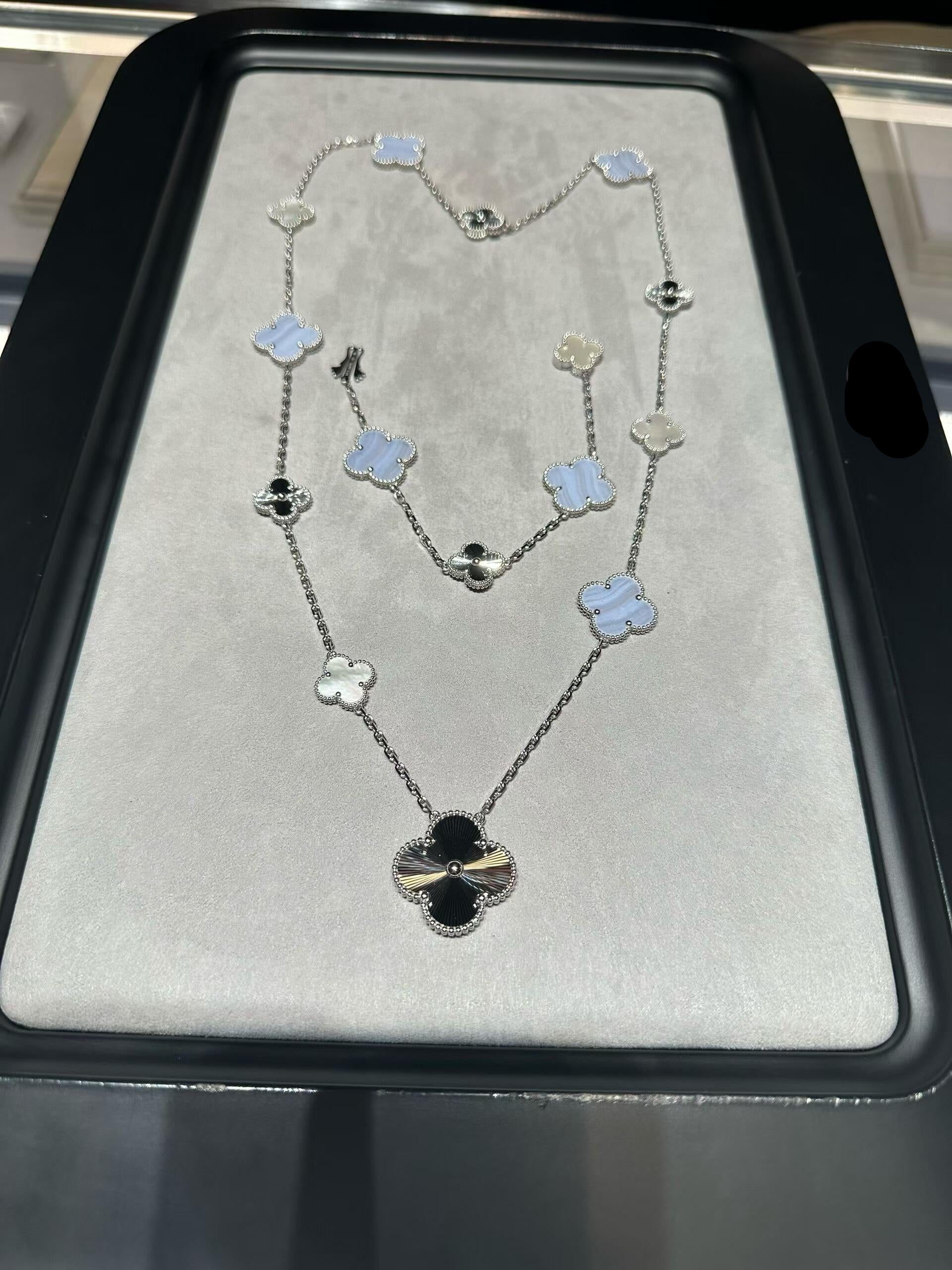 [Glow] 25 NEW CLOVER 15 MOTIFS PURPLE CHALCEDONY