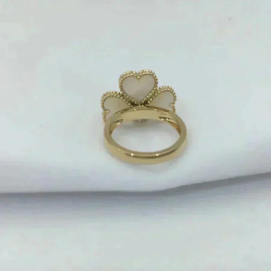GlowSWEET CLOVER WHITE MOP RING