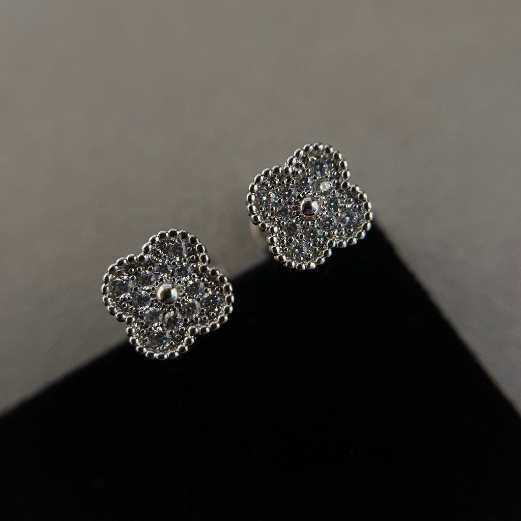 GlowCLOVER MINI DIAMOND STUD EARRINGS