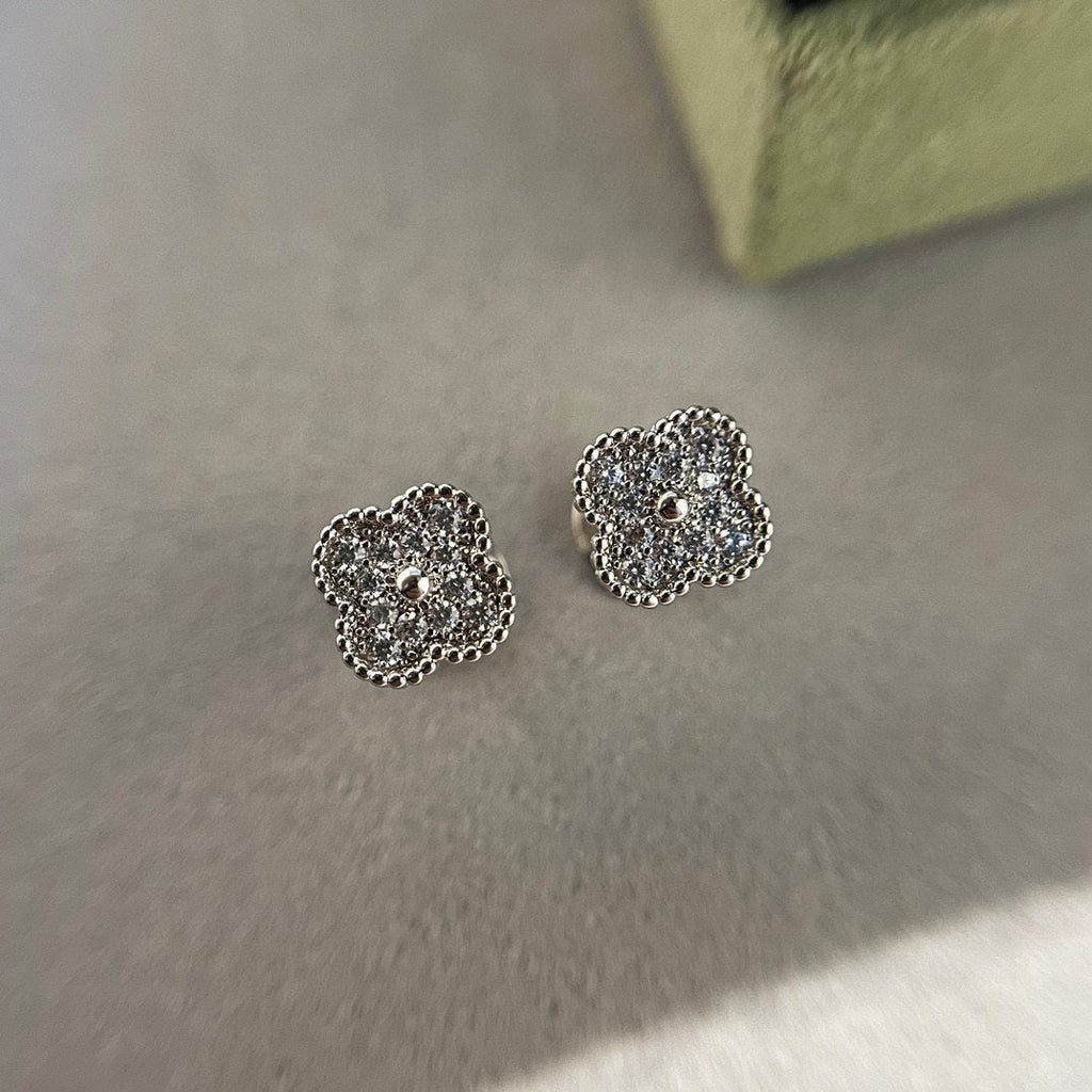 GlowCLOVER MINI DIAMOND STUD EARRINGS
