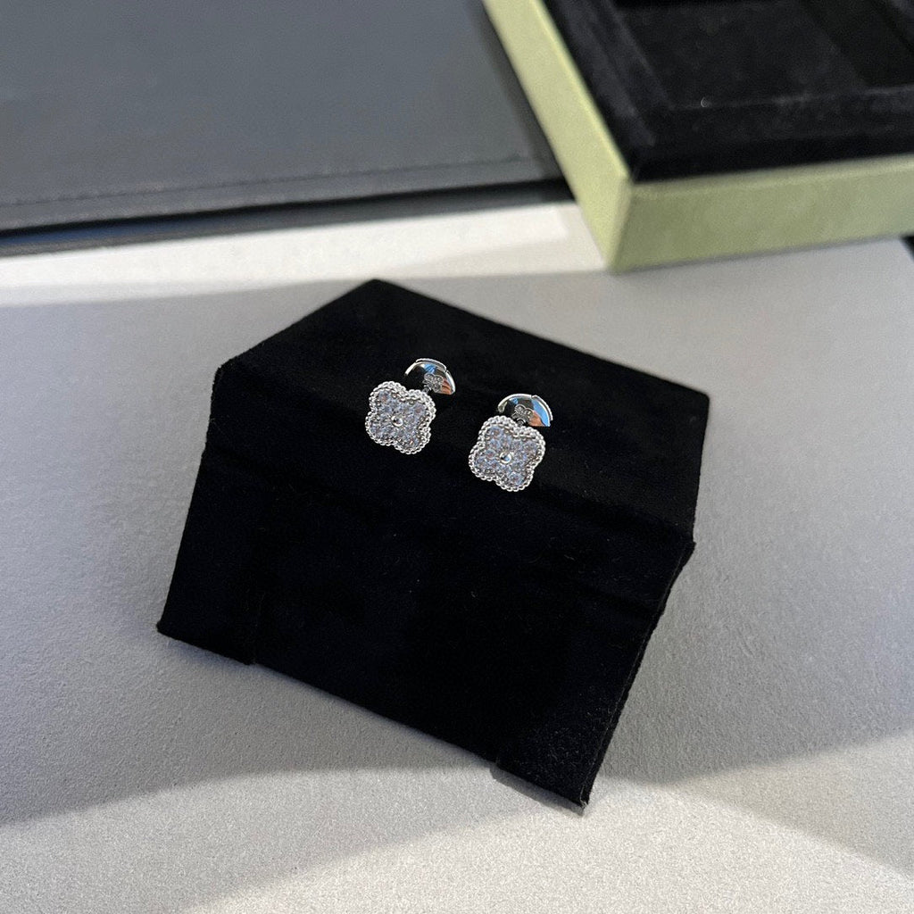 GlowCLOVER MINI DIAMOND STUD EARRINGS