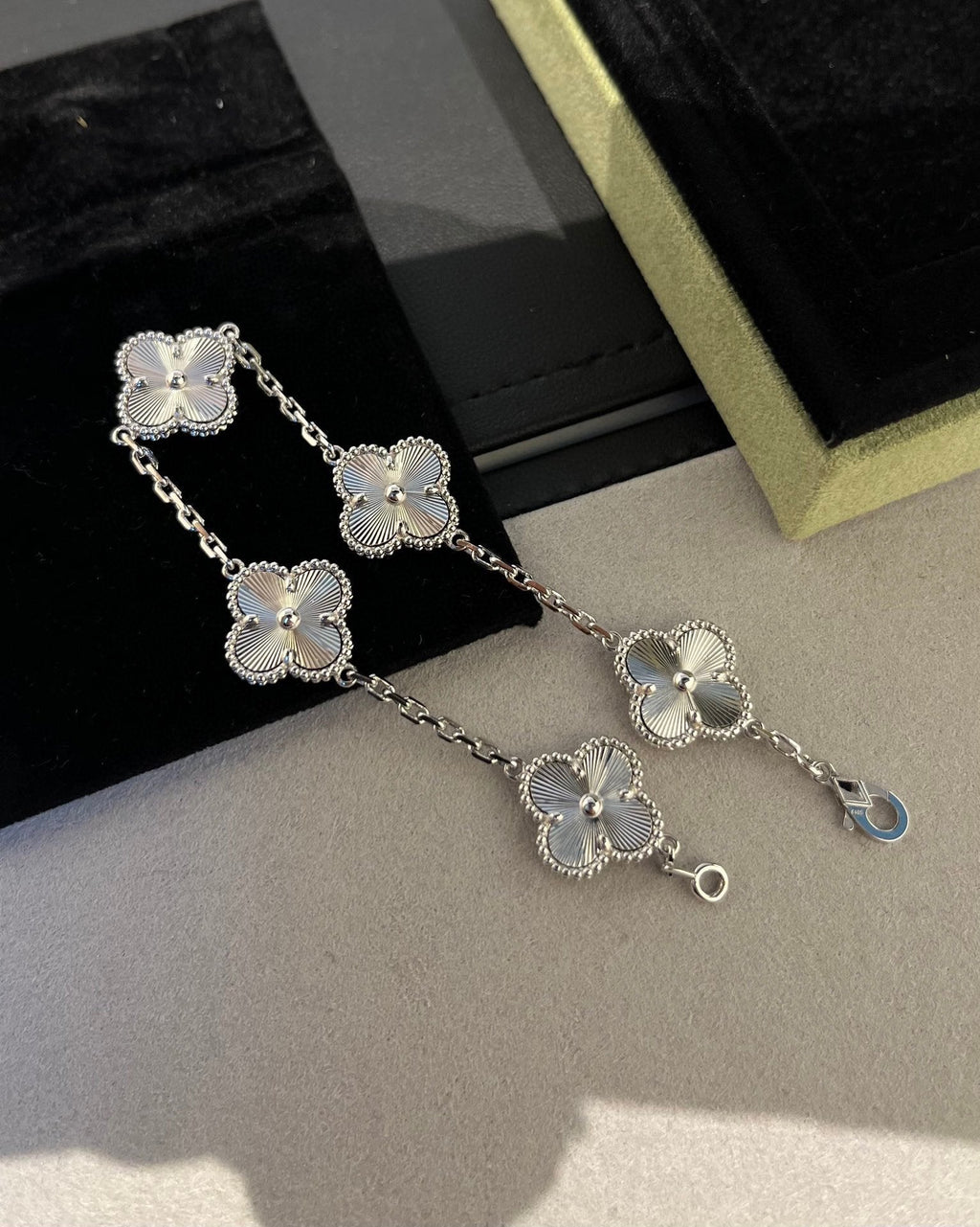 [Glow Jewelry] CLOVER 5 MOTIF LASER BRACELET COLLECTION